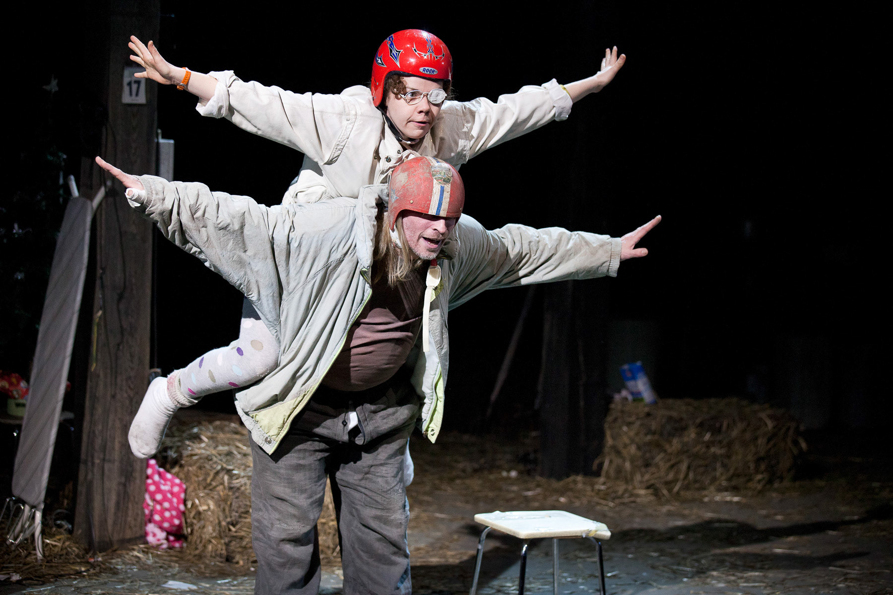 Sarah Viktoria Frick und Johannes Krisch in "Stallerhof"