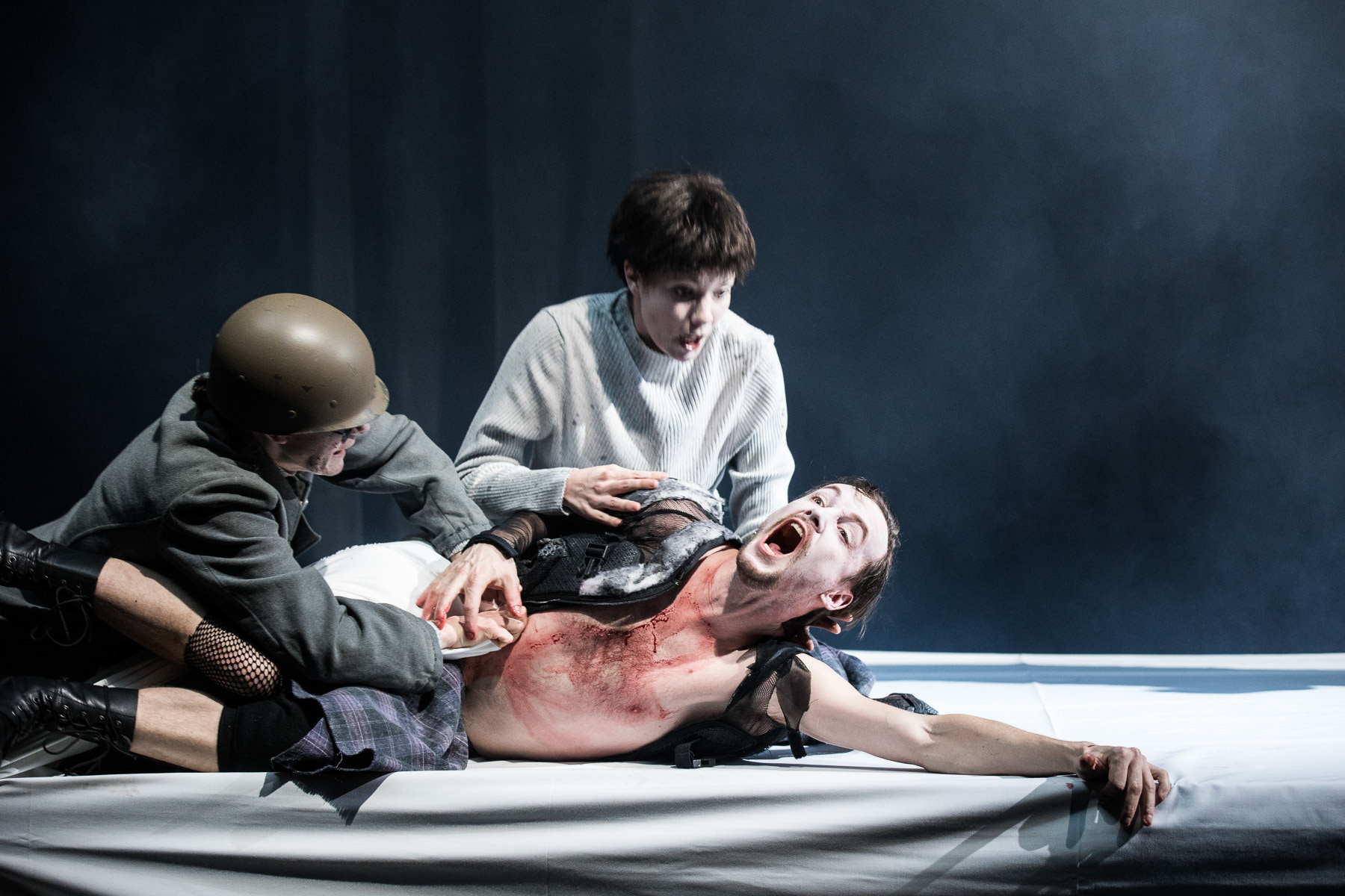 Julia Schrammel udn Raphael Nicholas in "Macbeth"