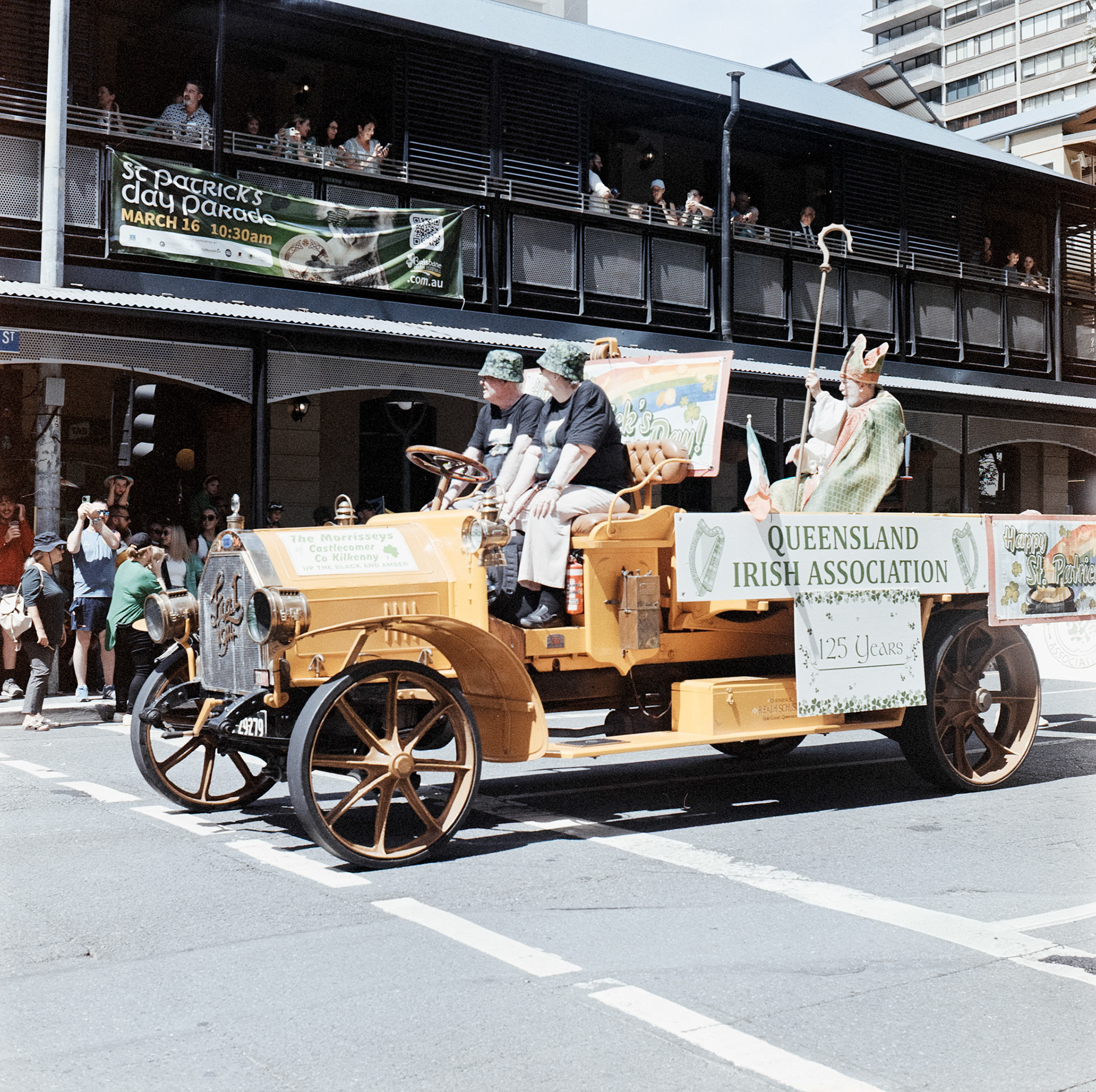 Lomography Metropolis