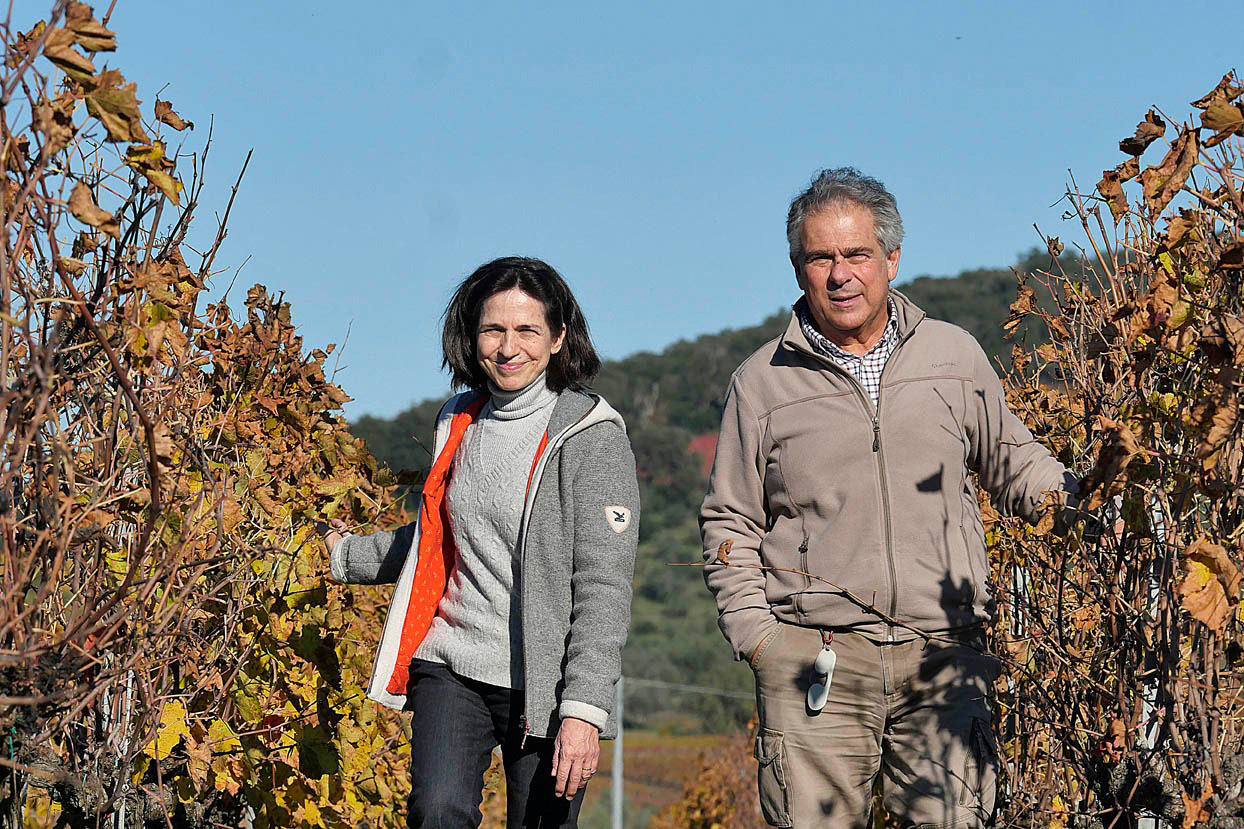Paola e Giandomenico Gigante fra i filari delle viti