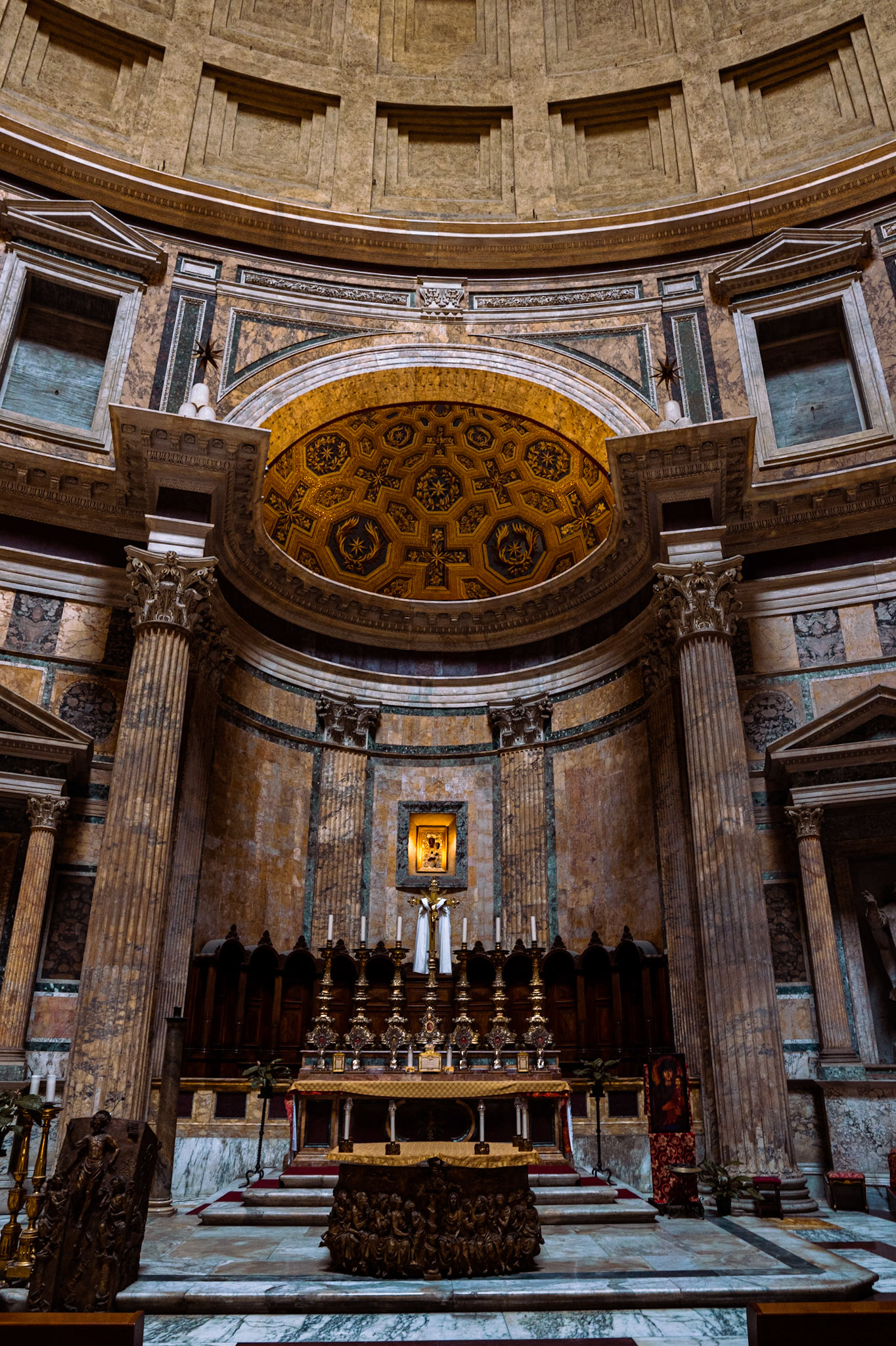 Alter inside the Pantheon