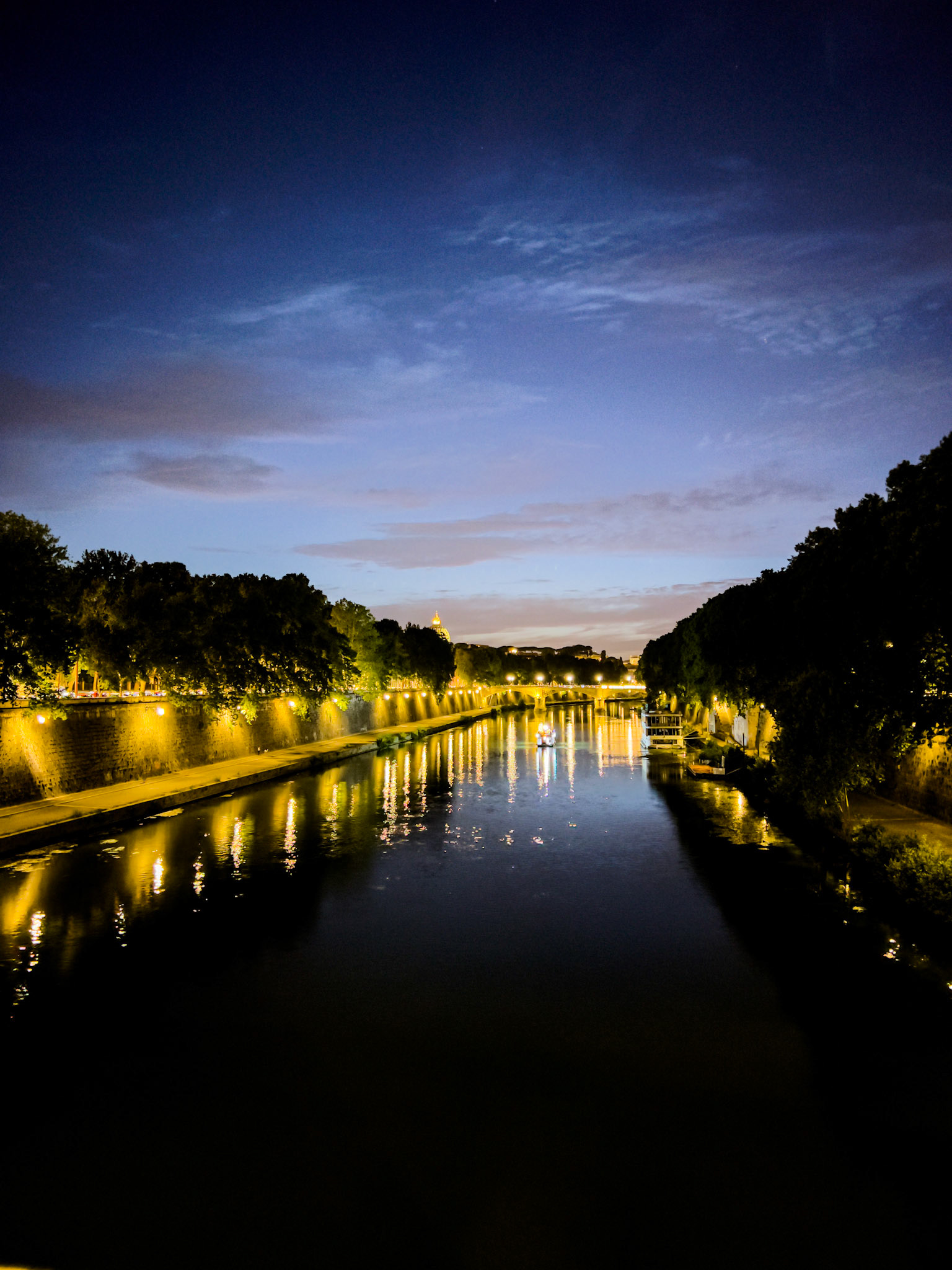 Night view of the Tiber River from the Ponte Sisto