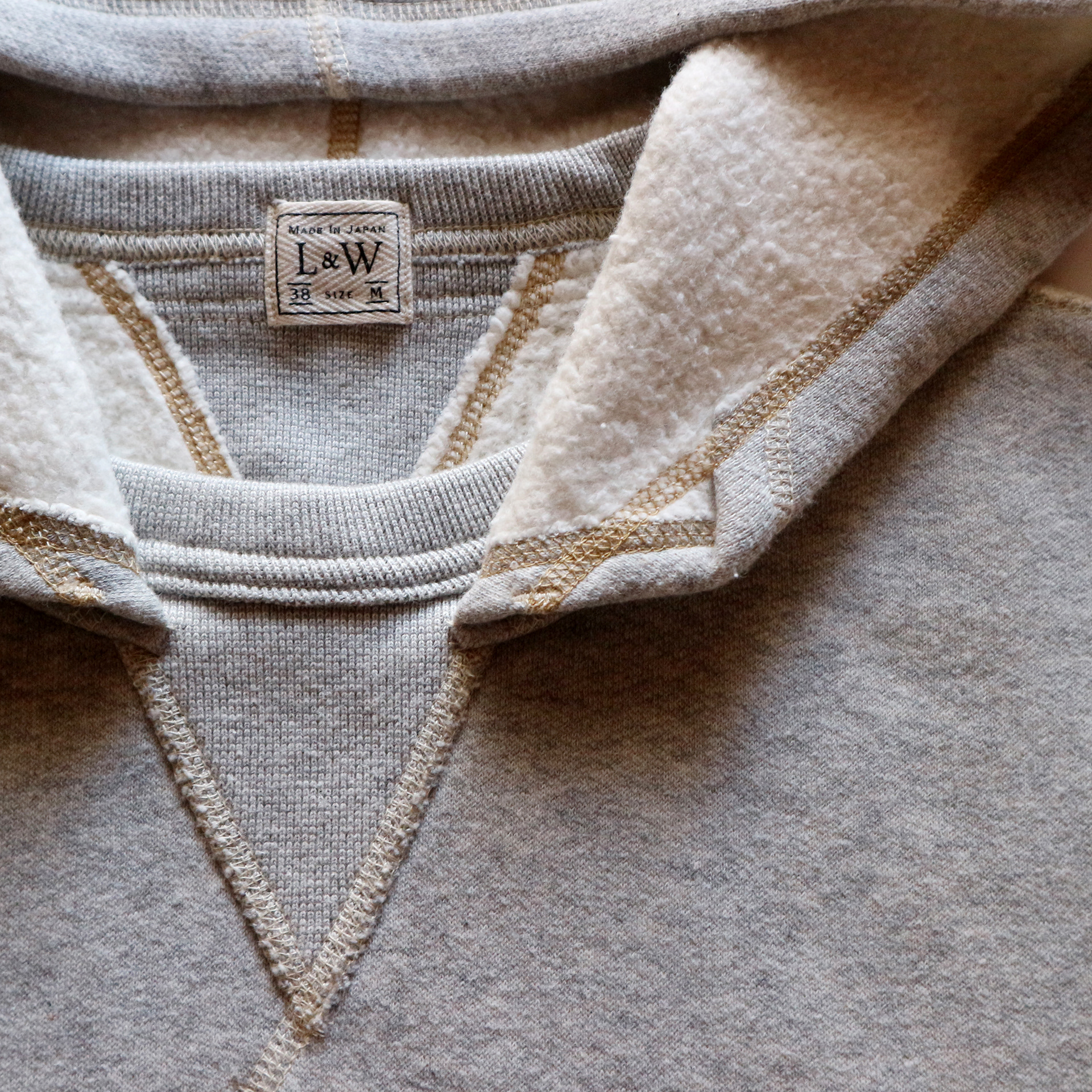 LCS1001 - SINKER SUPER FLUFFY KNIT DOUBLE V AFTER HOODIE