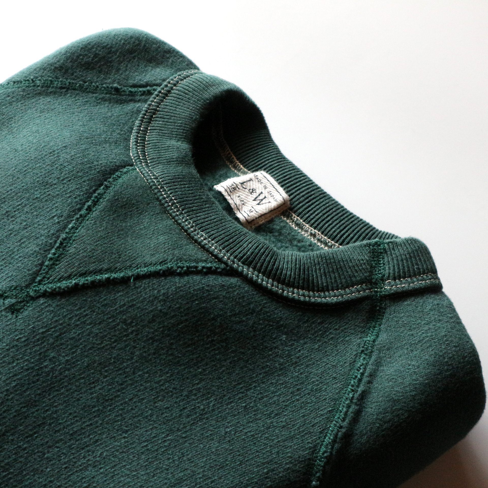 LCS1008 - SUPER FLUFFY KNIT RAGLAN V-GUSSET CREWNECK