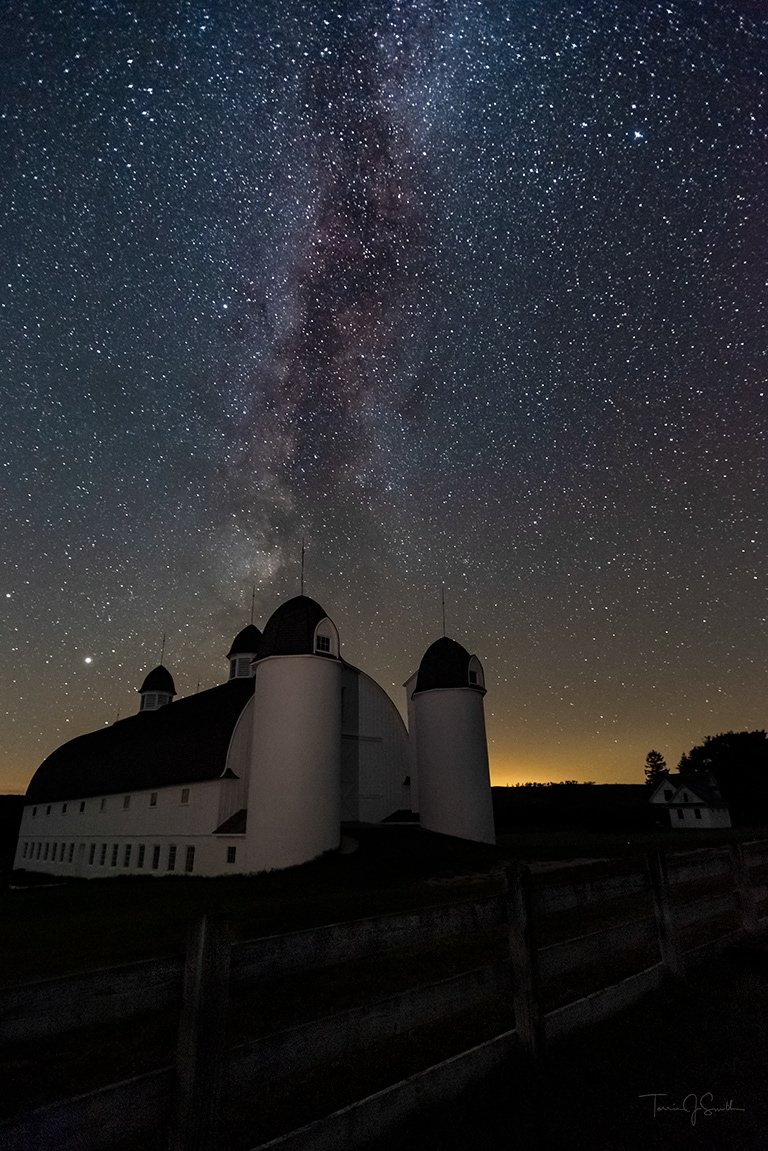 DH Day Barn Milky Way
