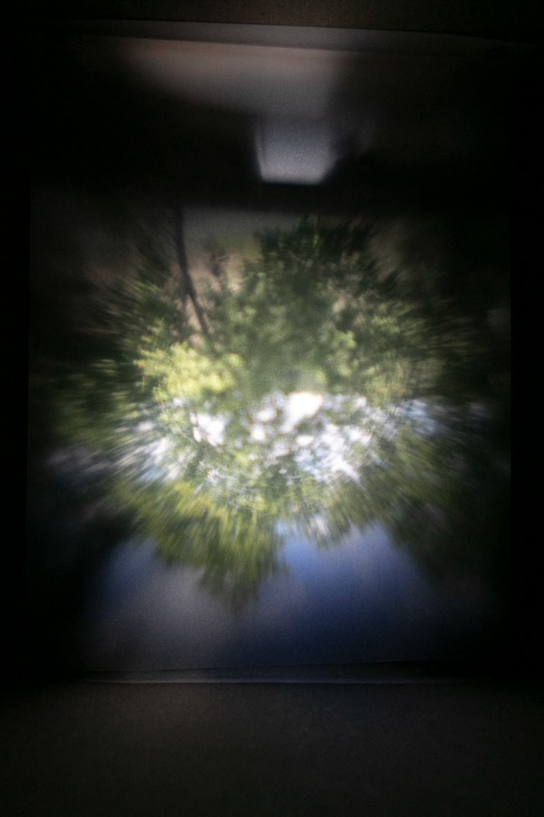 Camera obscura - vue inversée des quais de Loire sur papier calque