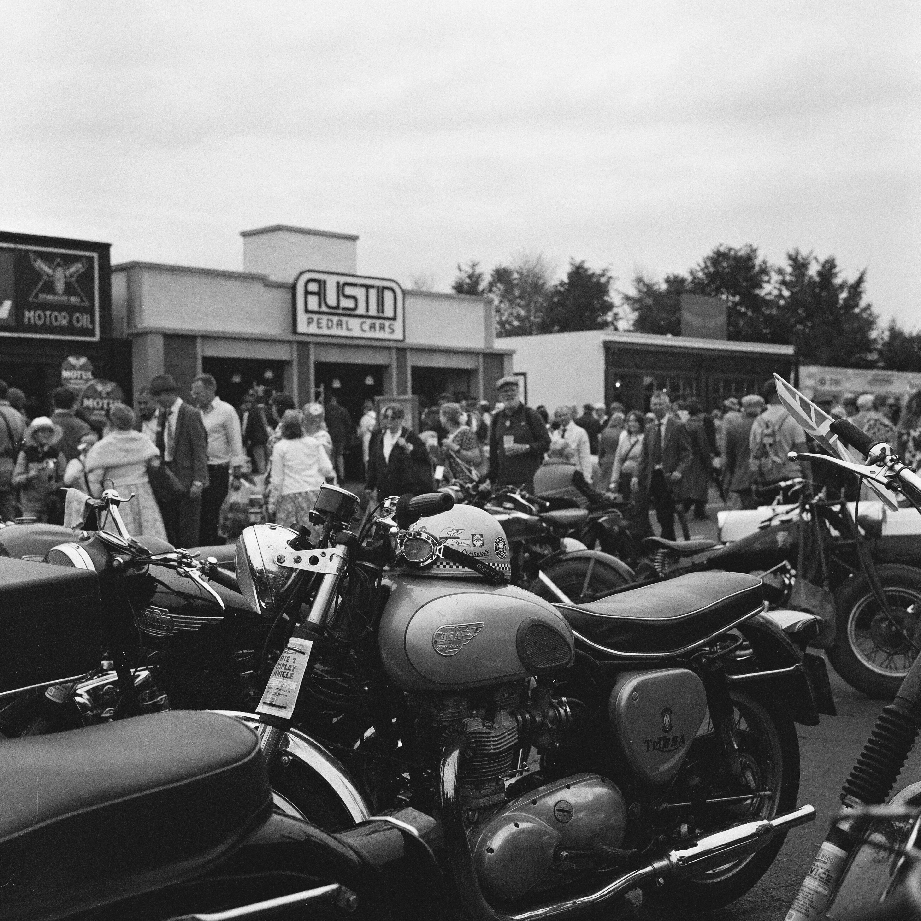 Rolleiflex 3.5F, Zeiss Planar 75mm ƒ3.5, Ilford HP5+