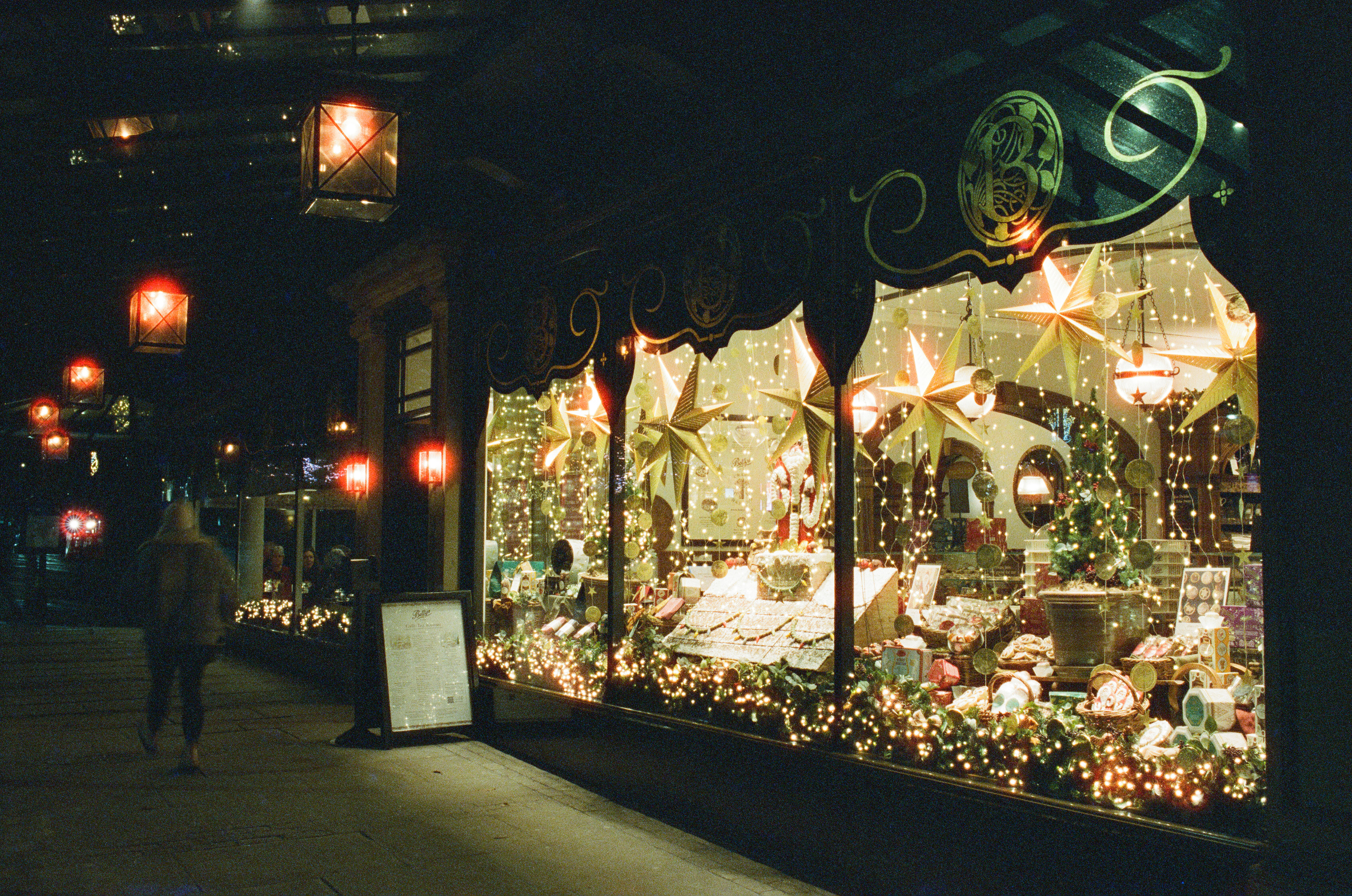 Nikon F5, Carl Zeiss Distagon 35mm ƒ2, Cinestill 800T