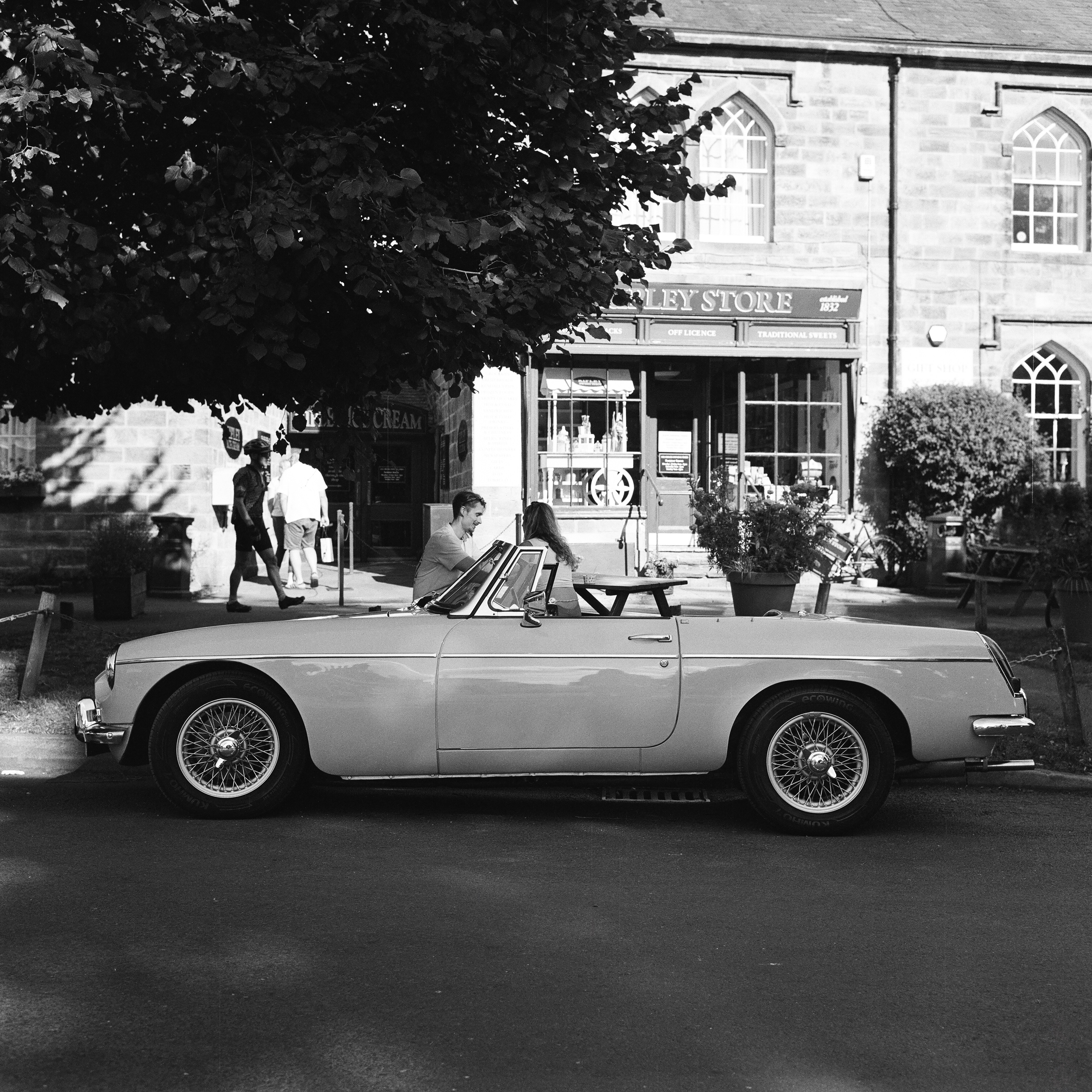 Rolleiflex 3.5F, Zeiss Planar 75mm ƒ3.5, Ilford HP5+