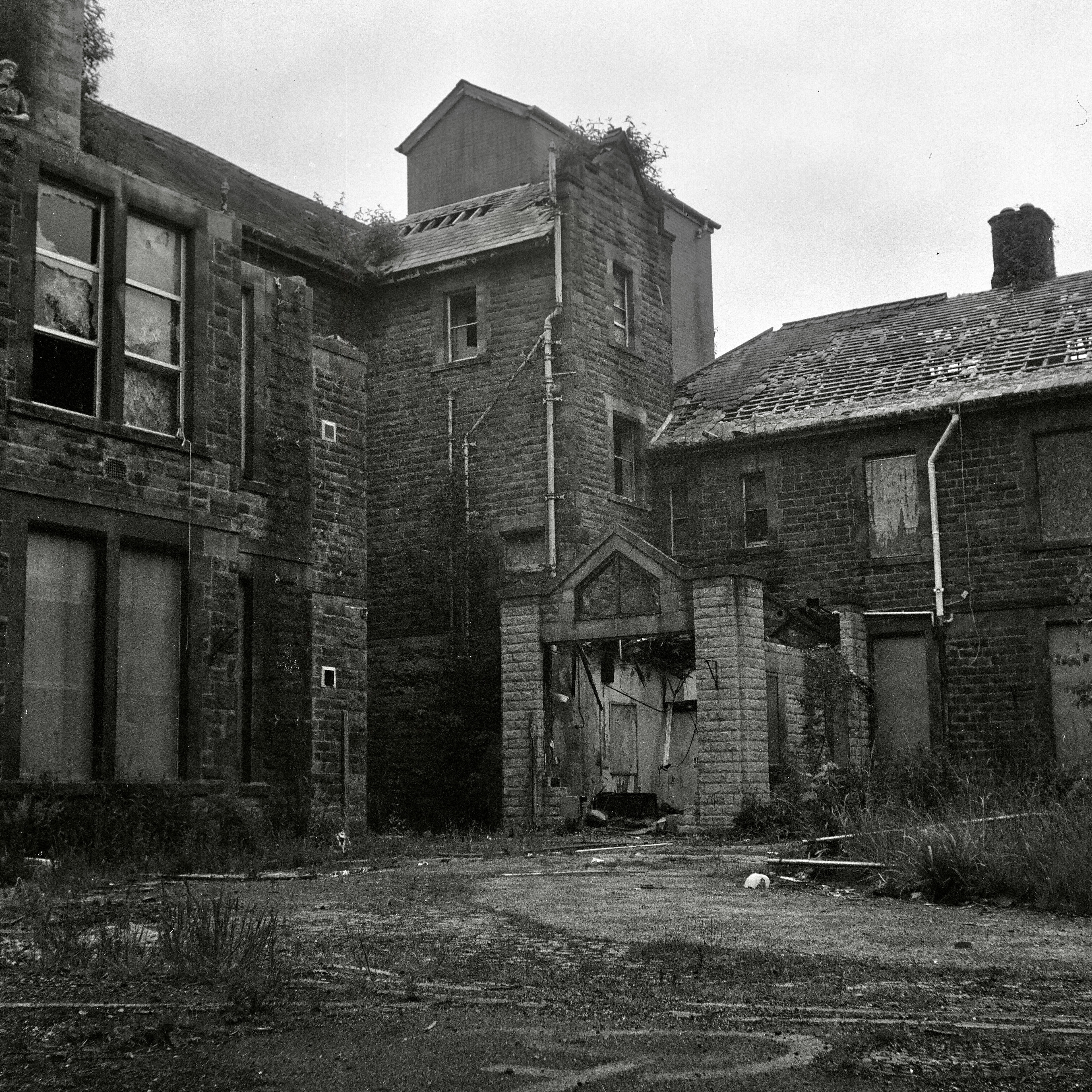 Rolleicord "Art Deco", Zeiss Jena Triotar 75mm ƒ4.5, Ilford HP5+