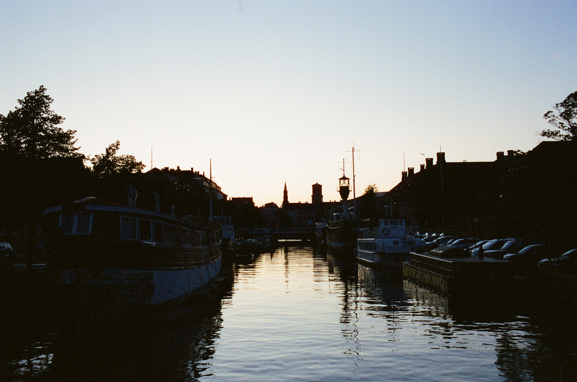 Nikon FM3a, Carl Zeiss Distagon 35mm ƒ2, Cinestill 800T