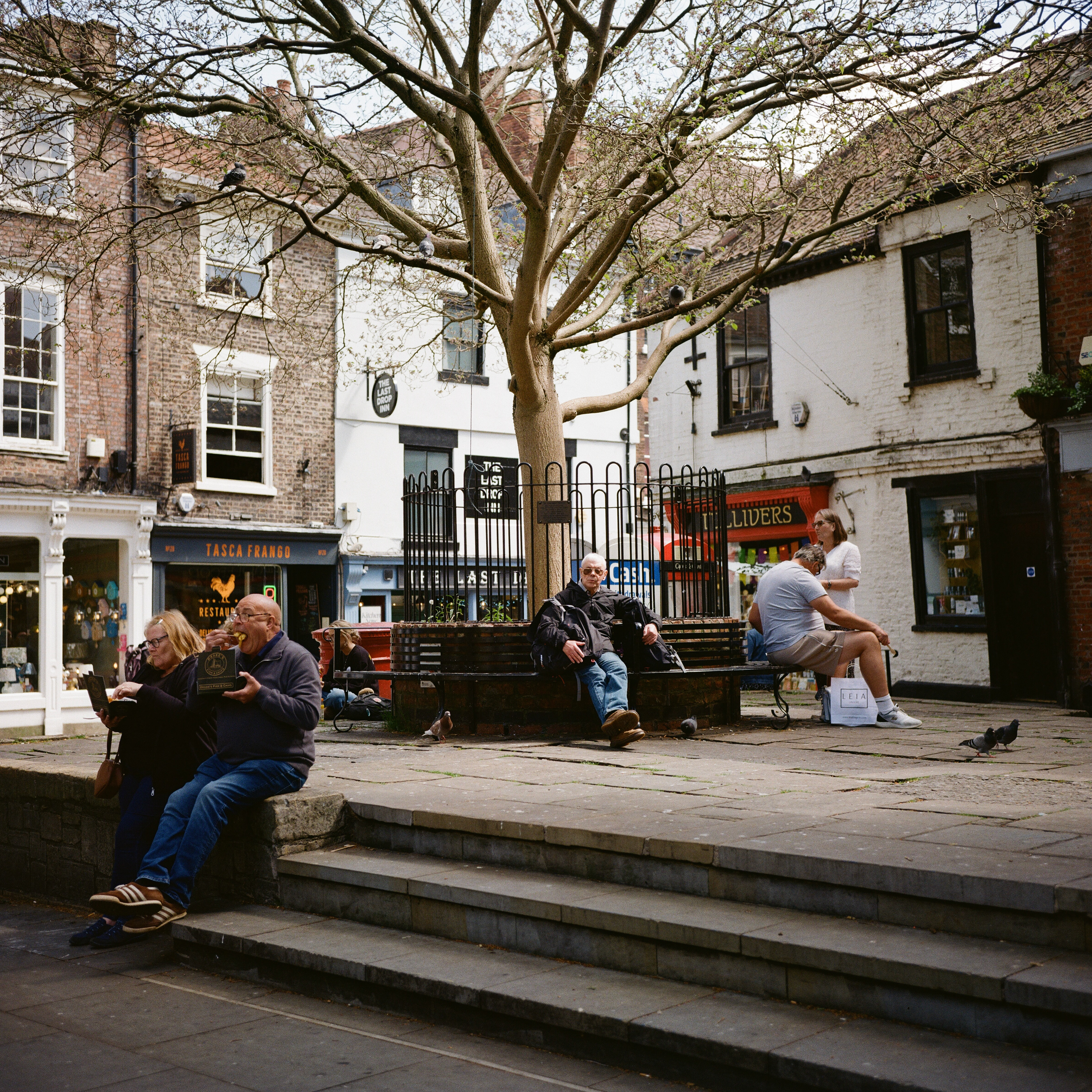 Rolleiflex 3.5F, Zeiss Planar 75mm ƒ3.5, Kodak Gold 200