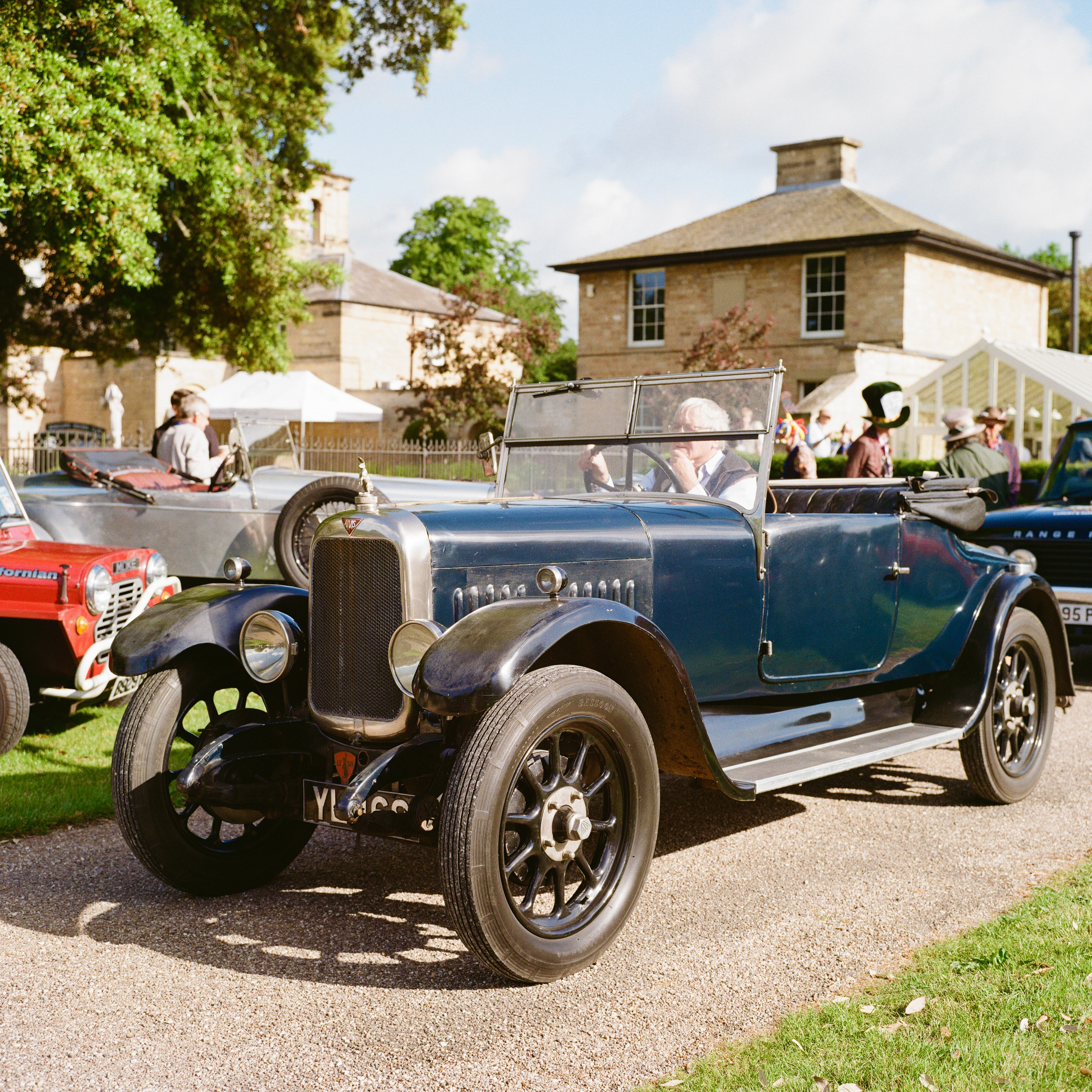 Rolleiflex 3.5F, Zeiss Planar 75mm ƒ3.5, Kodak Gold 200
