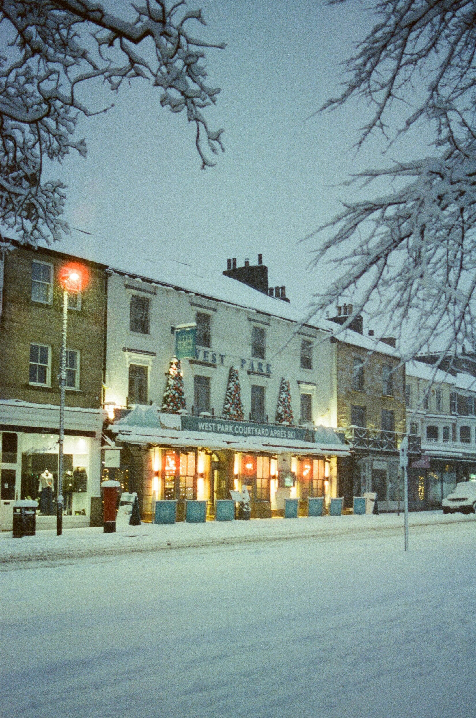 Nikon FM3a, Carl Zeiss Distagon 35mm ƒ2, Cinestill 800T