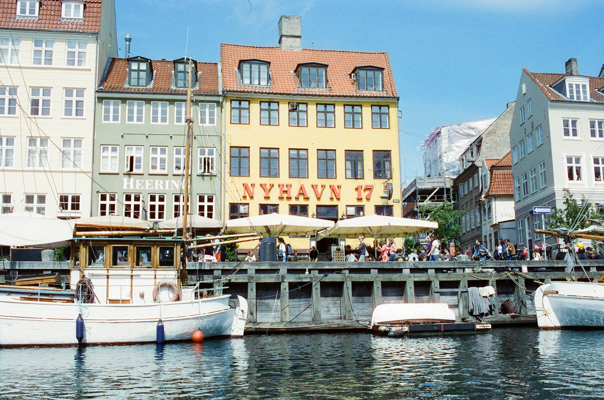 Nikon FM3a, Carl Zeiss Distagon 35mm ƒ2, Cinestill 800T