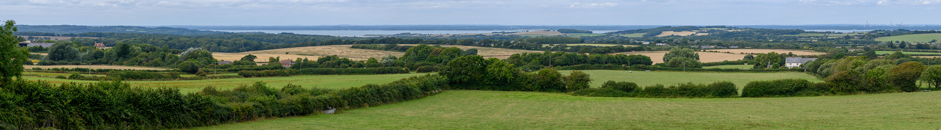 Der Norden der Insel ist eher flach - Blick auf den Solent