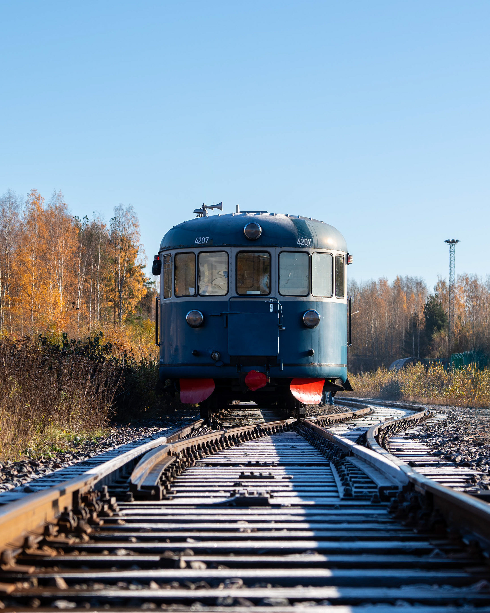 Dm7 moottorivaunu #4207 Voikkaan ratapihalla. (21.10.2023)