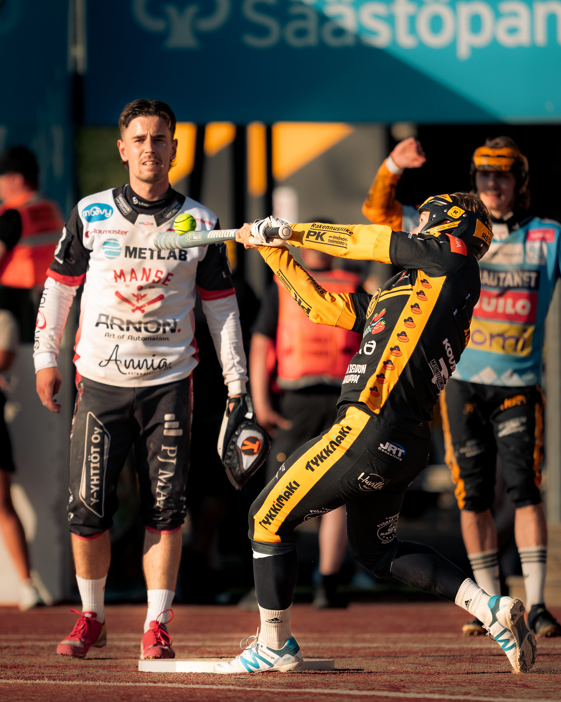 Jasper Luoma lyöntivuorossa. 