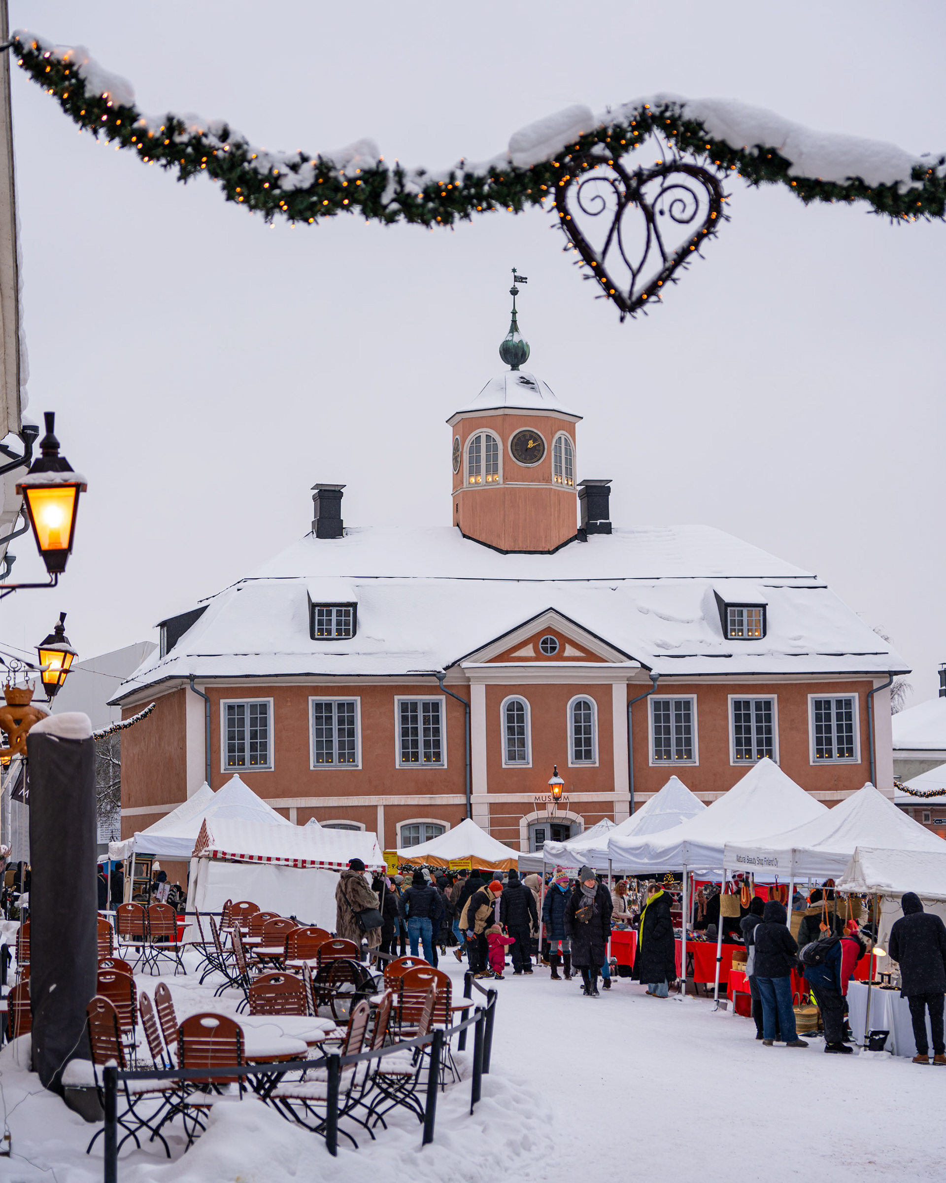 Joulumarkkinat raatihuoneentorilla