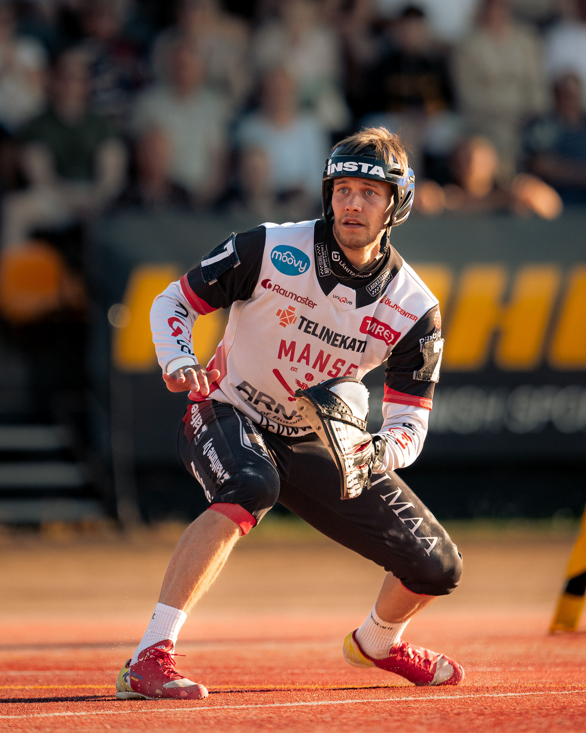 Mansen Simo Vainikainen valmiina ykköspesällä.