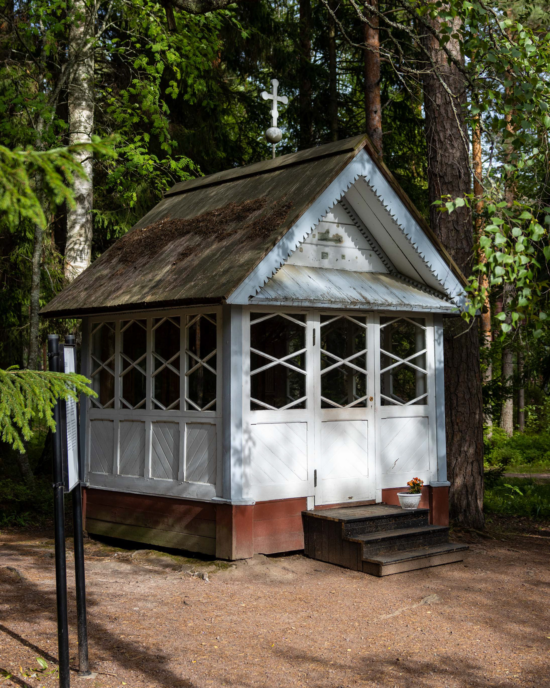Langinkosken läheisyydessä sijaitseva ortodoksinen kappeli. Kappeliin rakensivat Valamon luostarin munkit 1800-luvun alussa.
