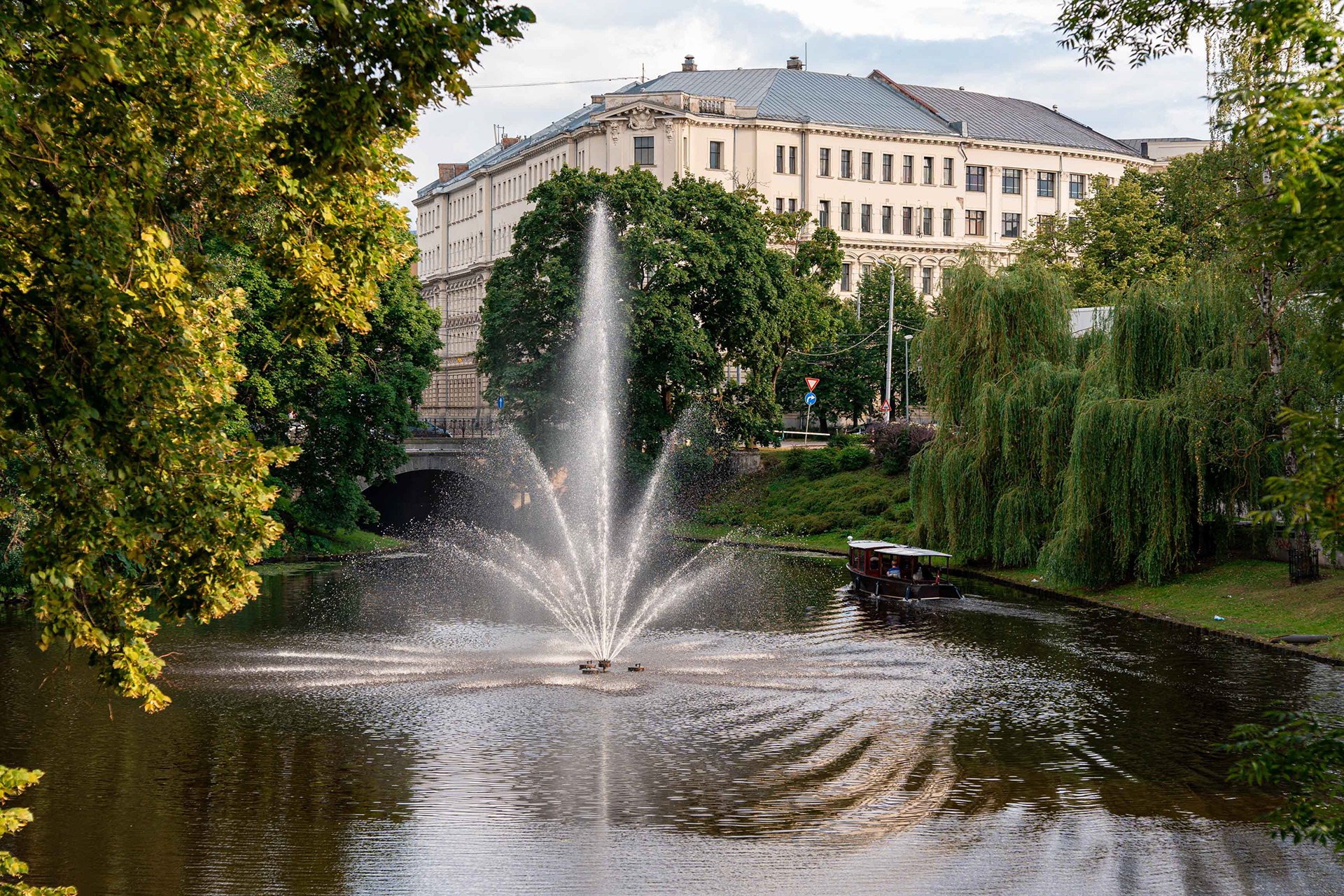 Bastejkalns puistoa Riikan keskustassa