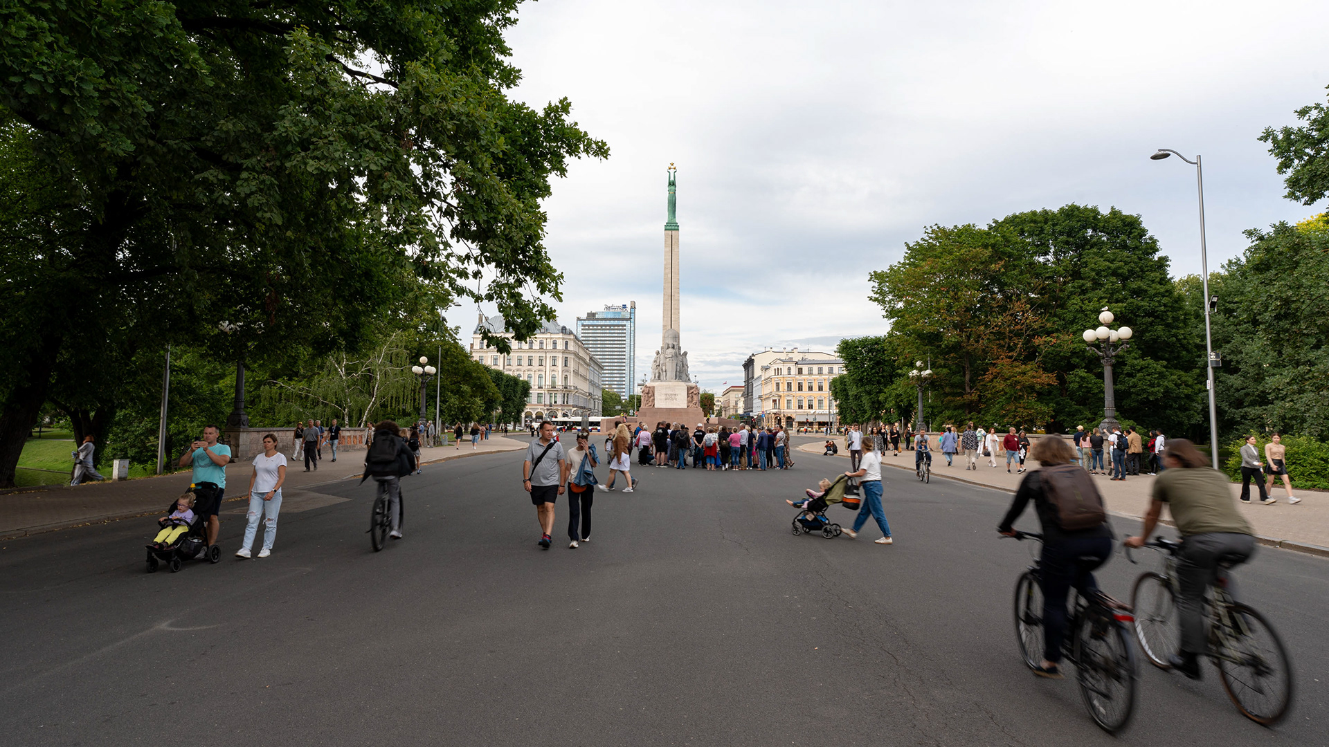Vapauden muistomerkin aukio