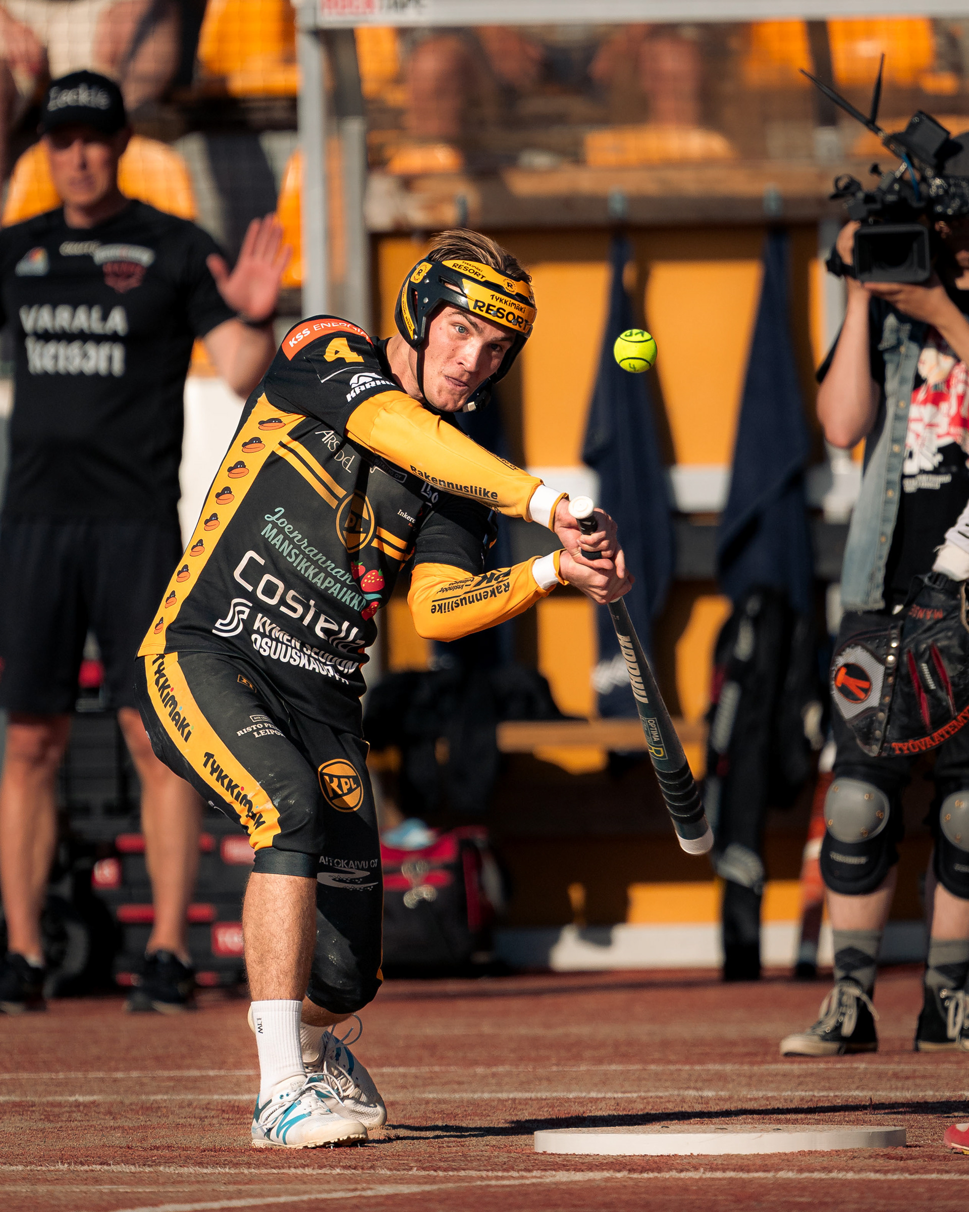 Elias Pitkänen lyöntivuorossa.