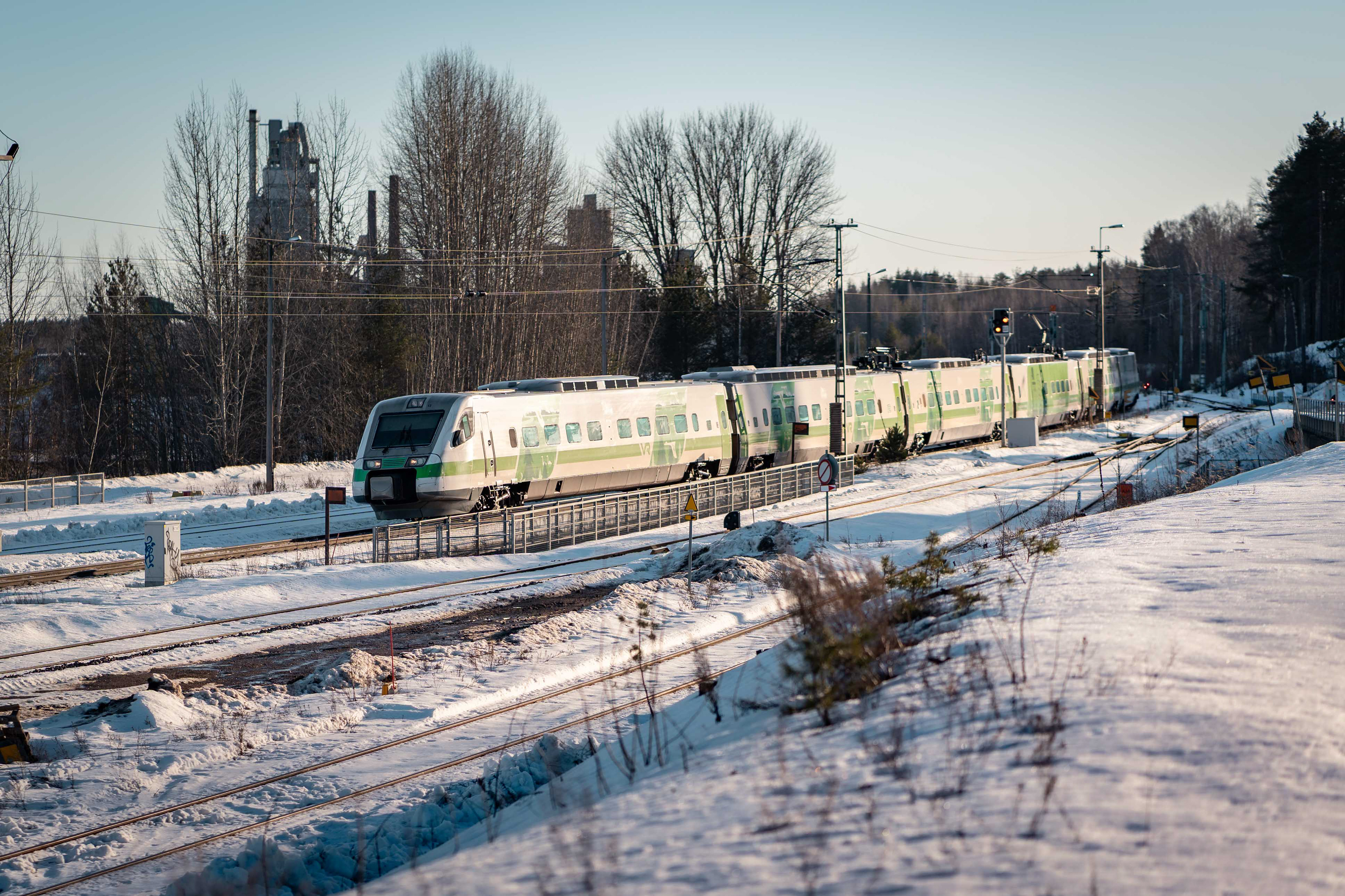 Sm3-runkoinen Pendolino-juna saapumassa Helsingistä Lappeenrannan asemalle. (7.3.2026)