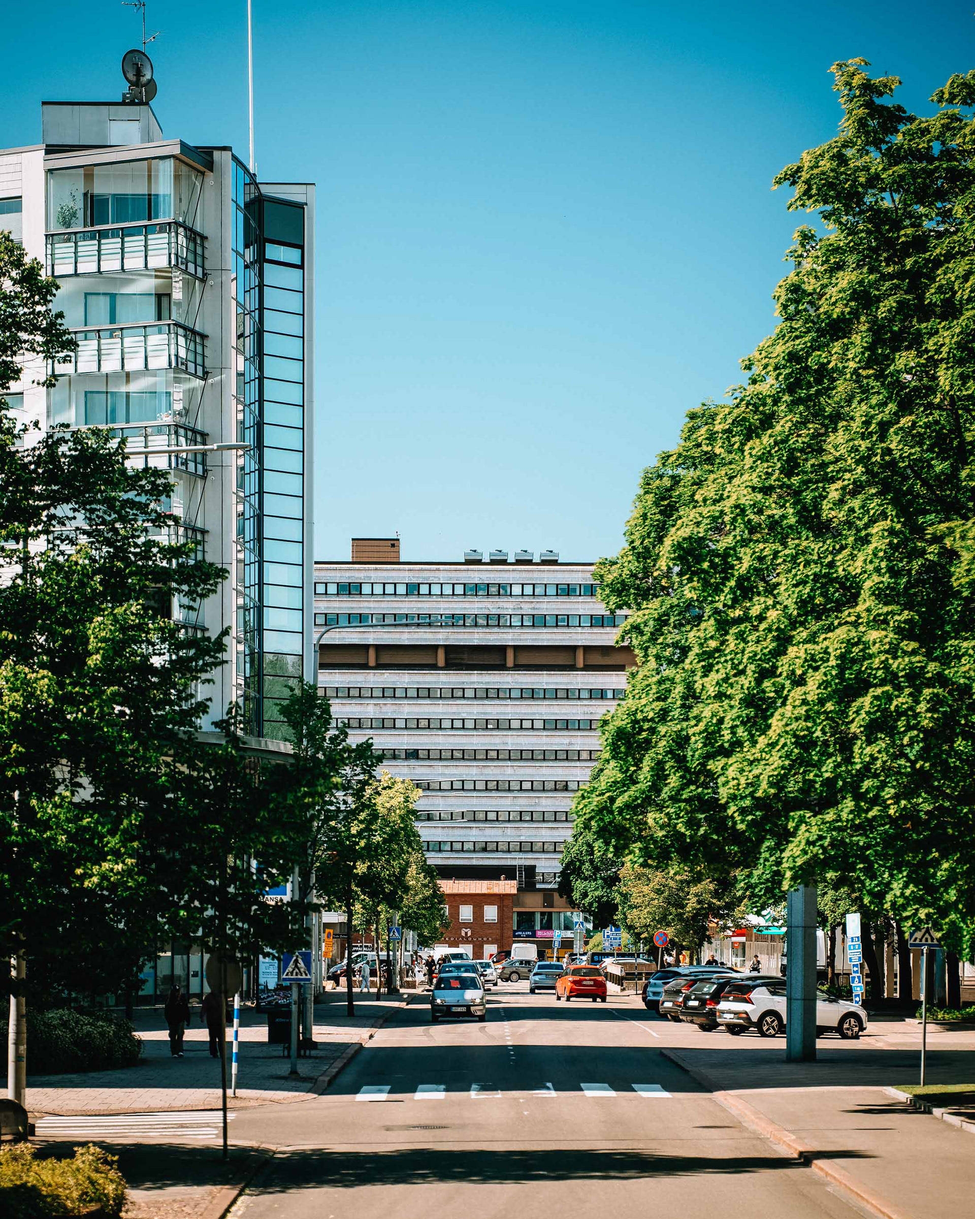 Torikatu, taustalla Pohjolatalo