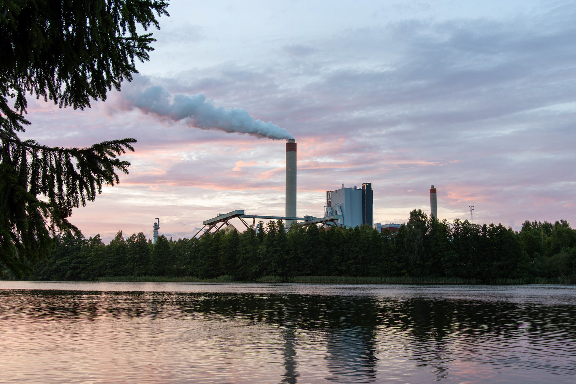 Nykyinen UPM:n paperitehdas Kuusaanniemessä (8.2023)