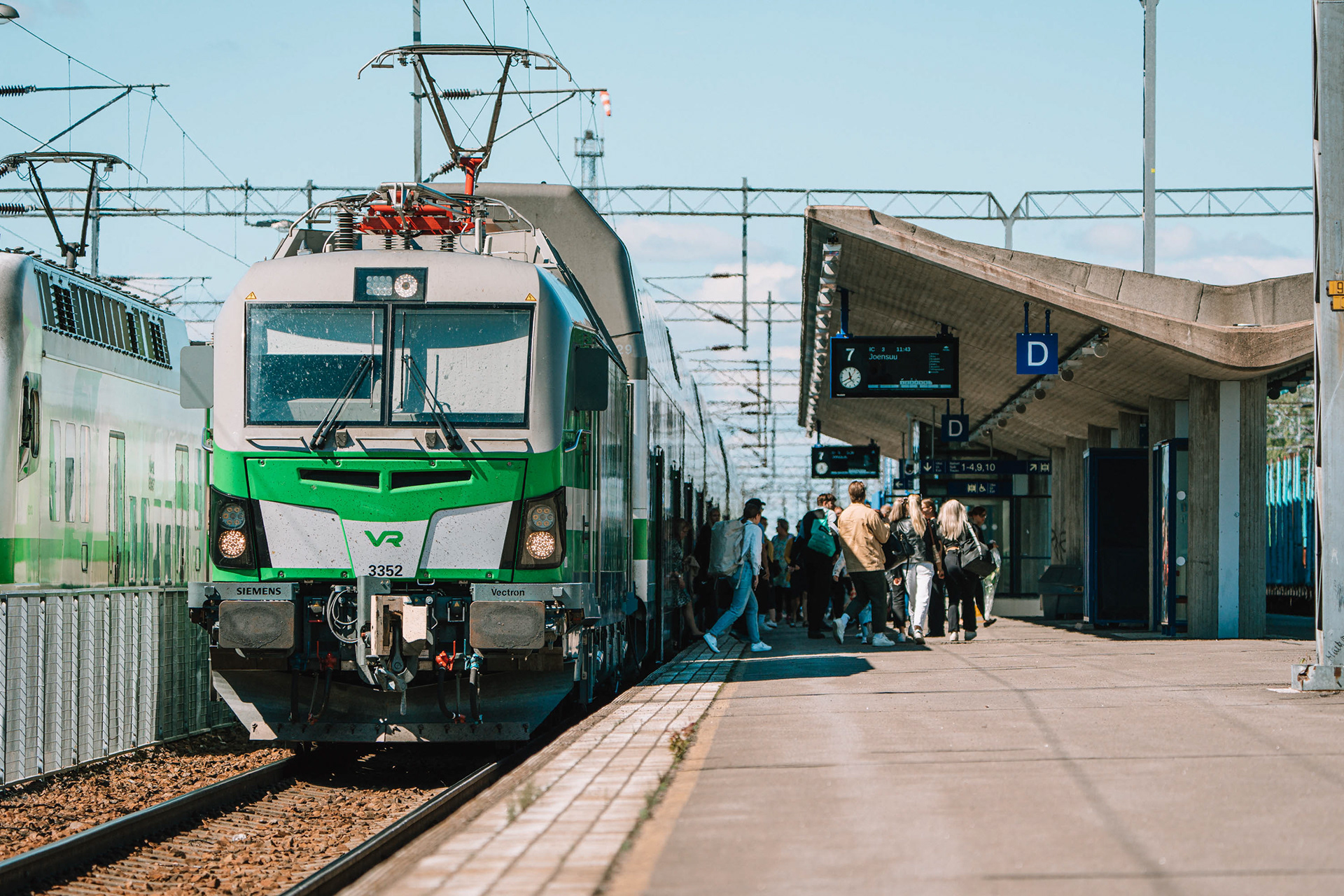 Intercity-juna Helsingistä Joensuuhun pysähtyy rautatieaseman laiturille 7.