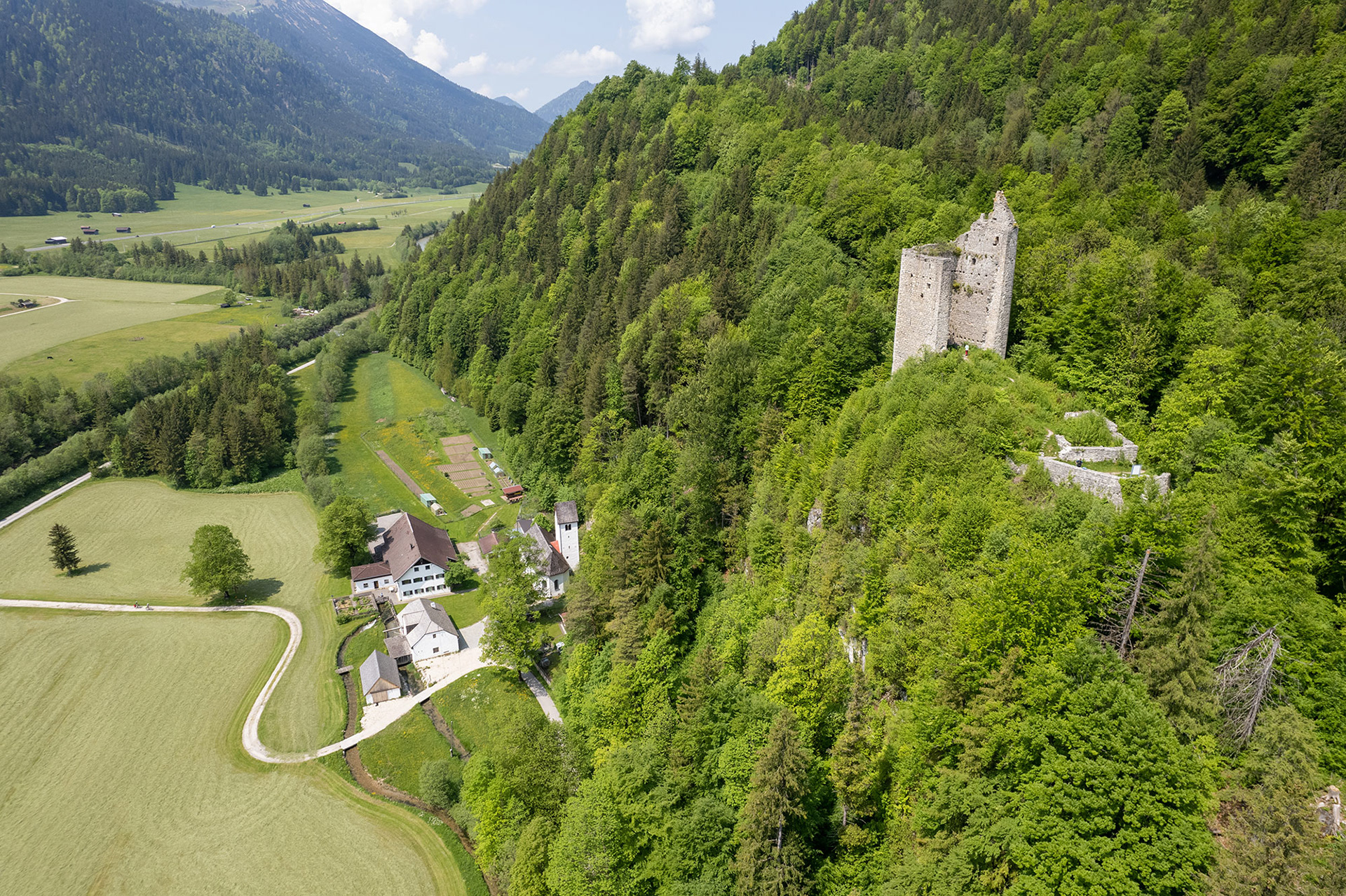 St. Anna, Ruine Vilsegg und Historische Hammerschmiede in Vils