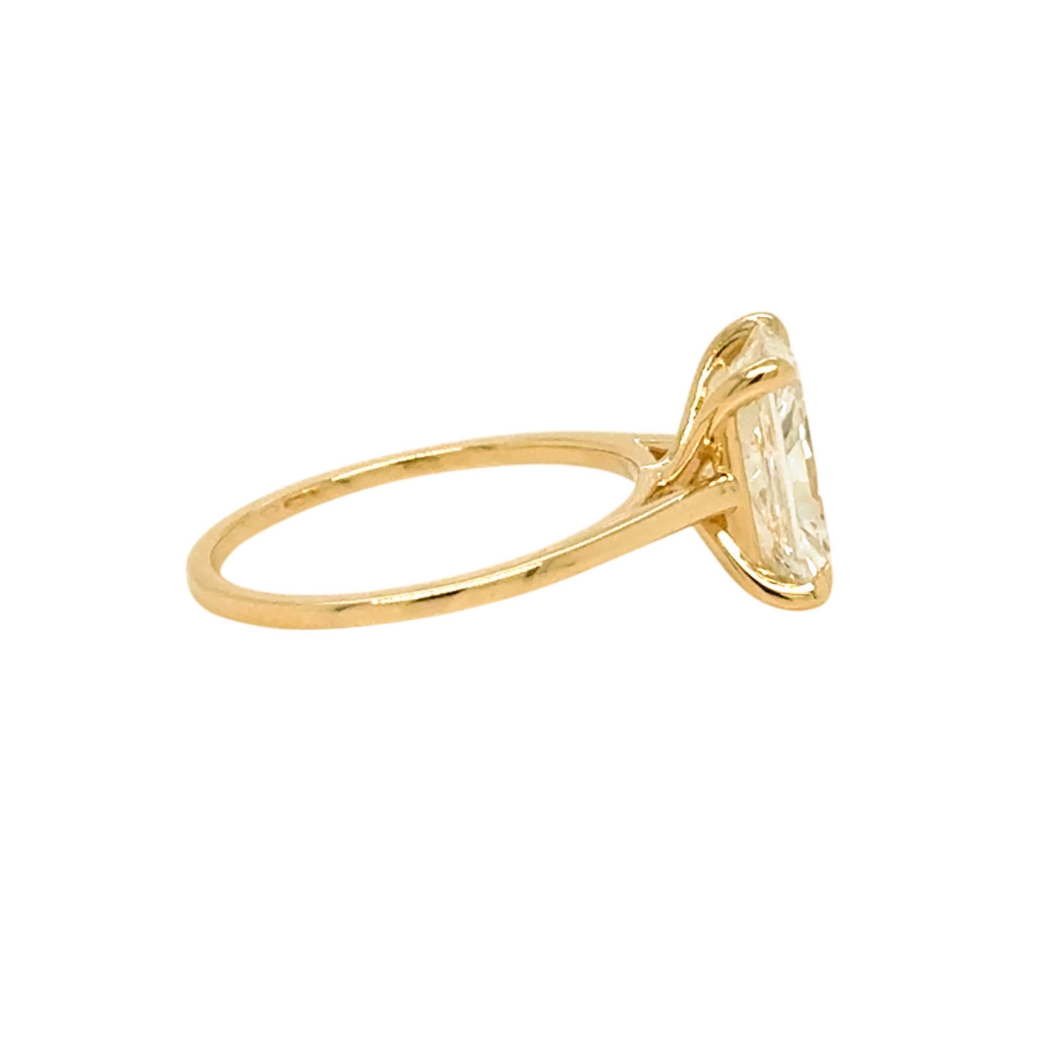 18K Yellow Oval Shape Engagement Ring